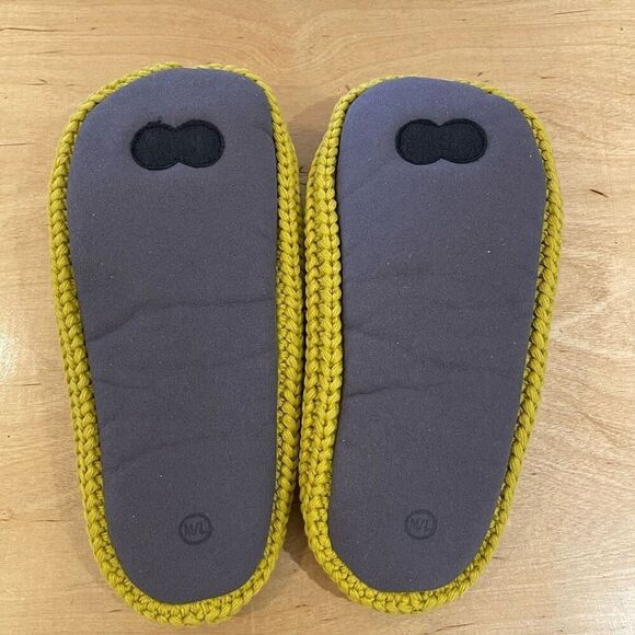 MARBLE POM KNIT SLIPPERS Soft Botton Stretch Size Medium Large New - Picture 5 of 5